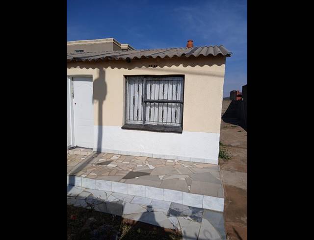 2 BEDROOM HOUSE FOR SALE IN JABULANI